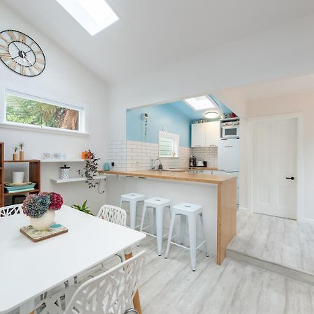 Peaceful & Private City Cottage With Carparks Wellington Exterior photo